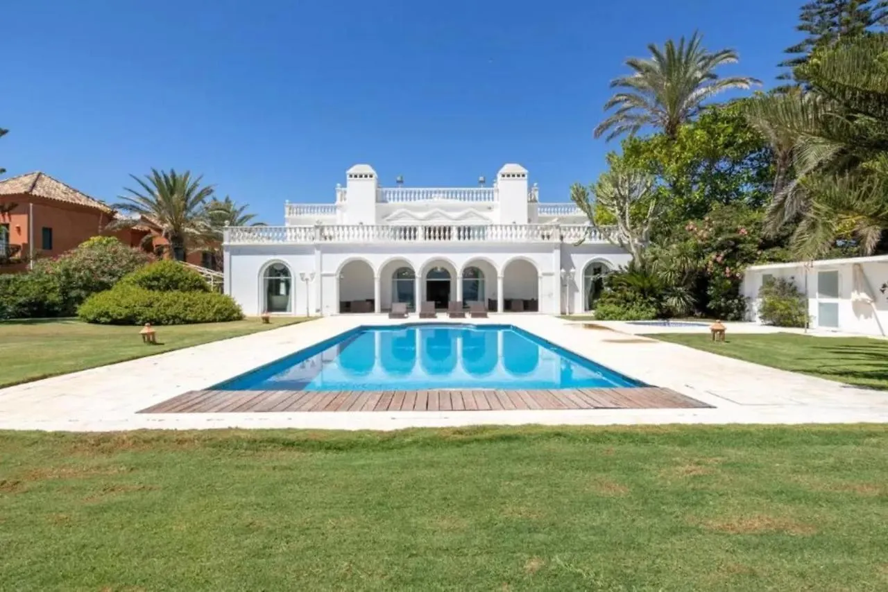 The Palace Marbella - Lavish Beachfront Villa Estepona