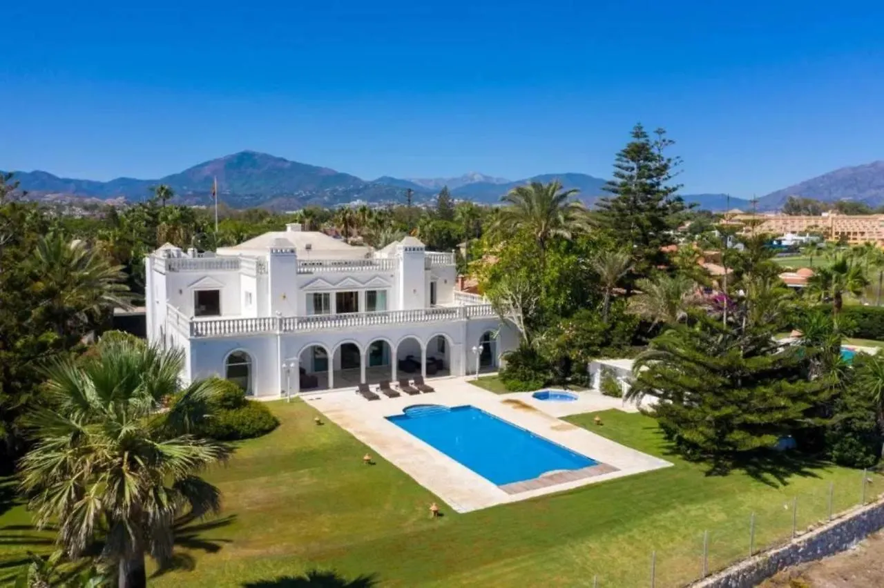 The Palace Marbella - Lavish Beachfront Villa Estepona