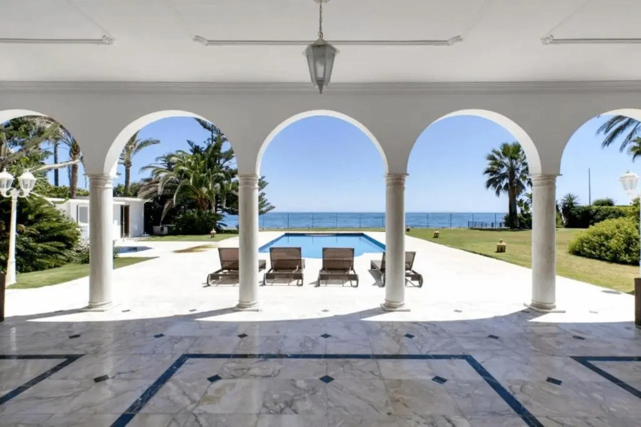 The Palace Marbella - Lavish Beachfront Villa Estepona