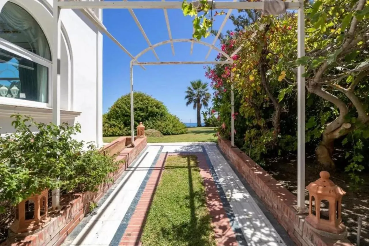The Palace Marbella - Lavish Beachfront Villa Estepona Spain