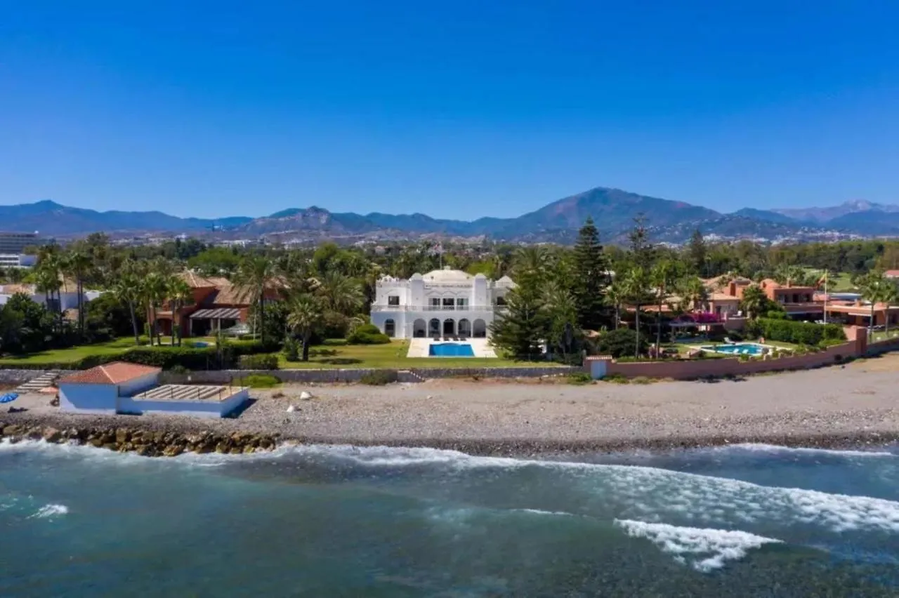 The Palace Marbella - Lavish Beachfront Villa Estepona