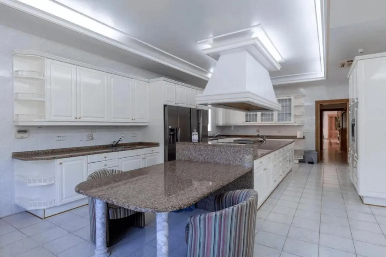 The Palace Marbella - Lavish Beachfront Villa Estepona