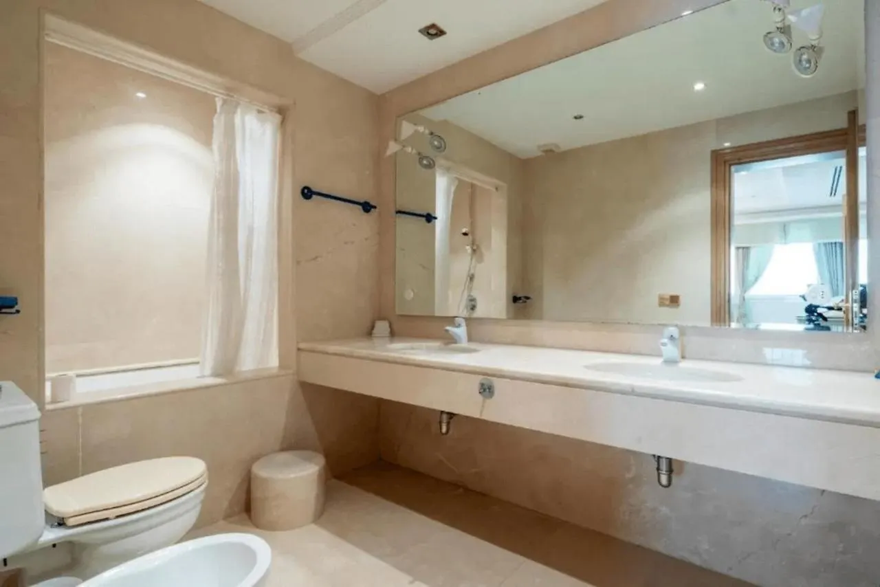 The Palace Marbella - Lavish Beachfront Villa Estepona