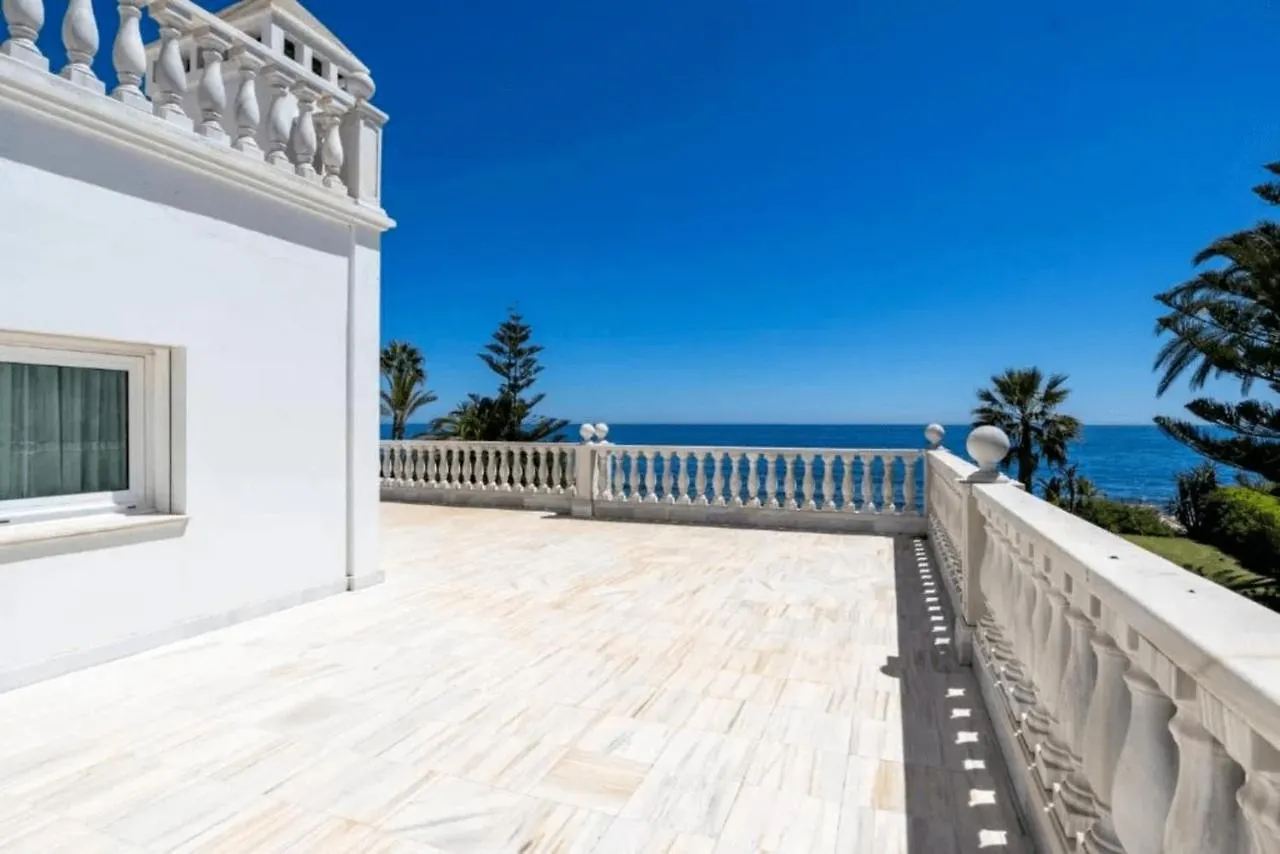 The Palace Marbella - Lavish Beachfront Villa Estepona