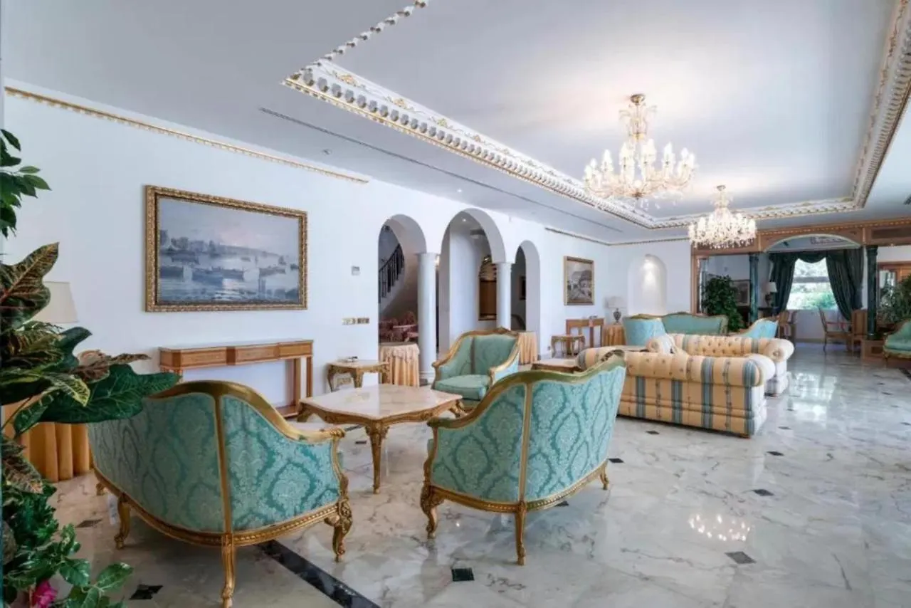 The Palace Marbella - Lavish Beachfront Villa Estepona