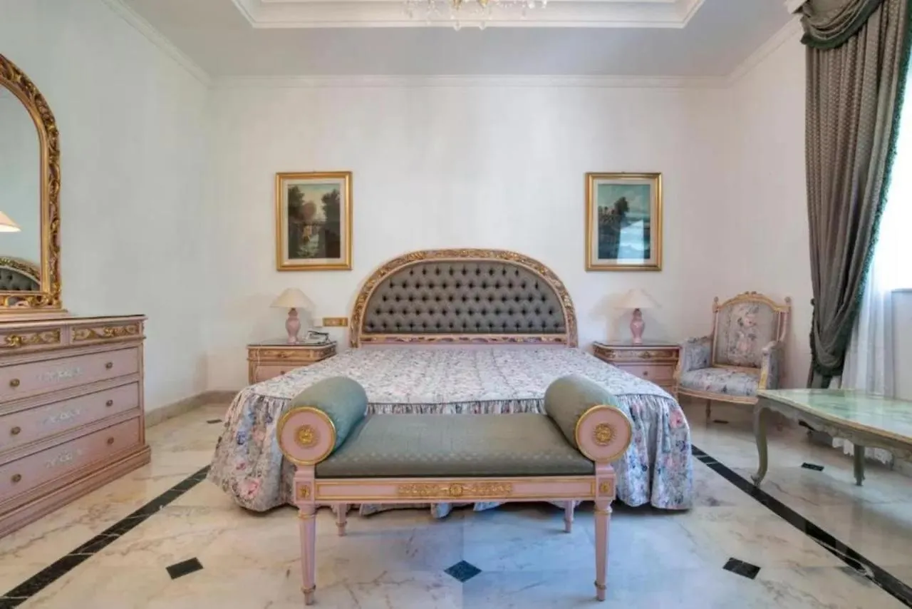 The Palace Marbella - Lavish Beachfront Villa Estepona 0*,
