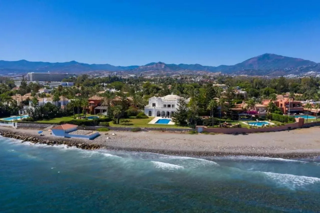 The Palace Marbella - Lavish Beachfront Villa Estepona
