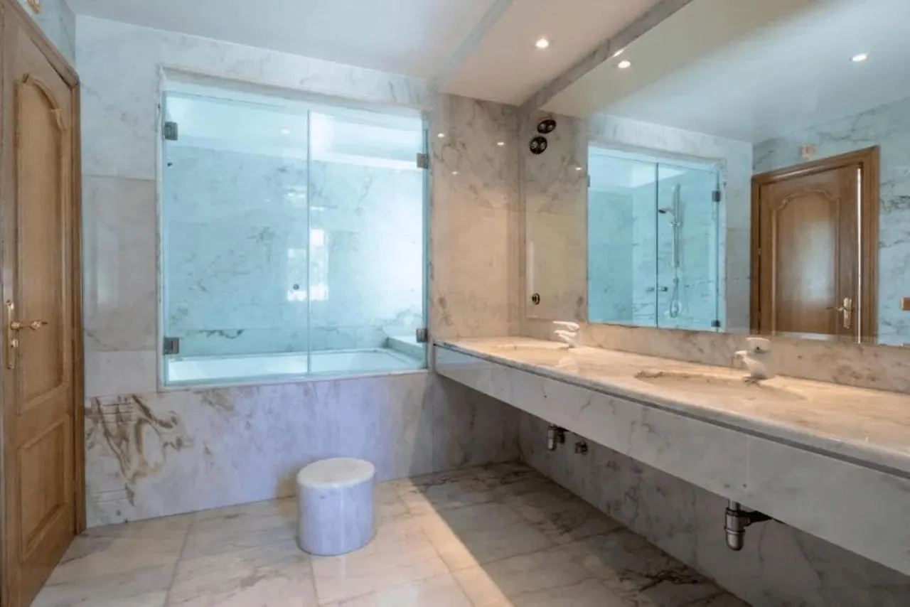 The Palace Marbella - Lavish Beachfront Villa Estepona