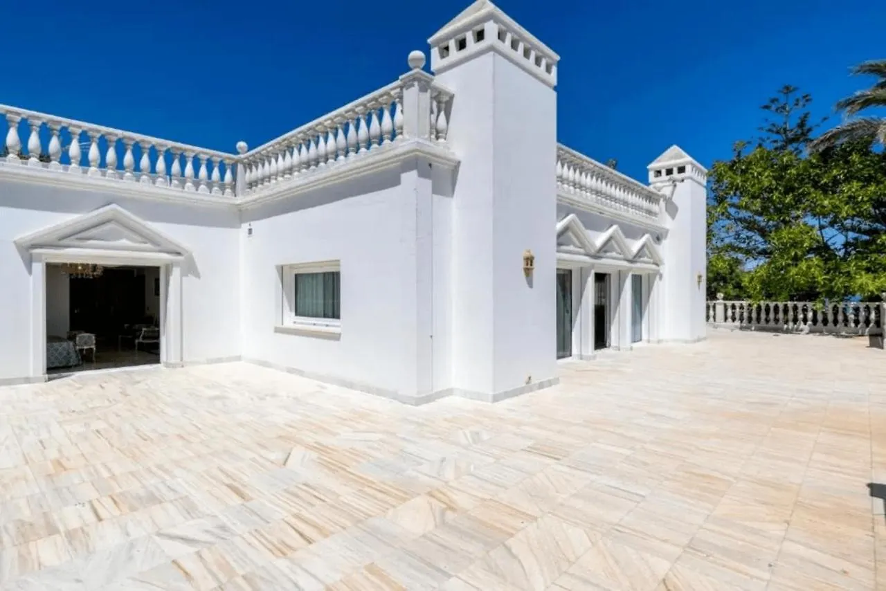 The Palace Marbella - Lavish Beachfront Villa Estepona