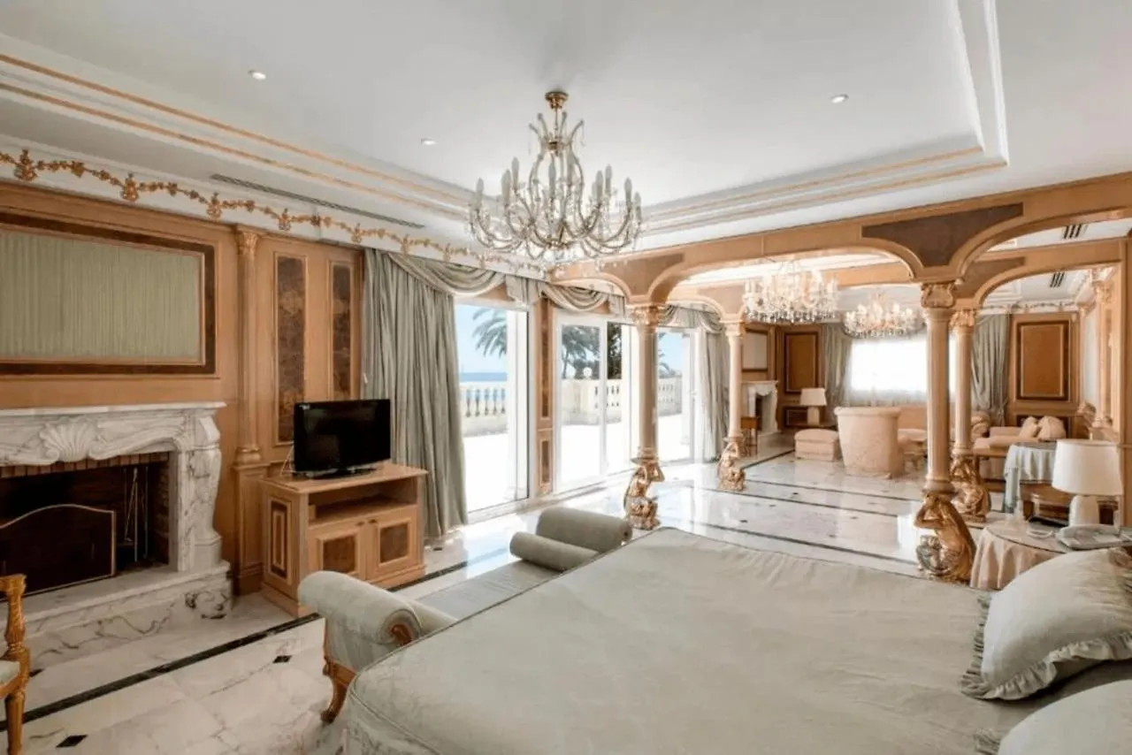 The Palace Marbella - Lavish Beachfront Villa Estepona
