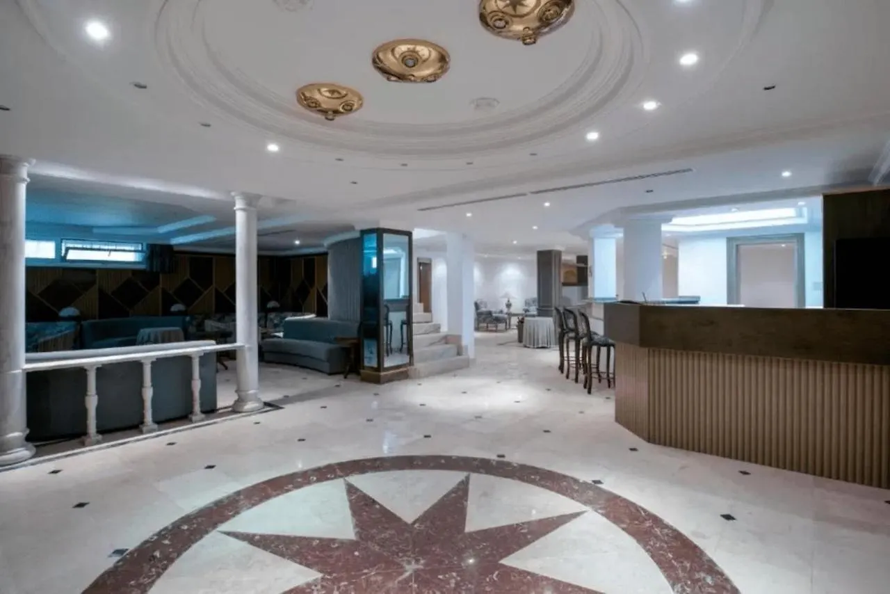 The Palace Marbella - Lavish Beachfront Villa Estepona