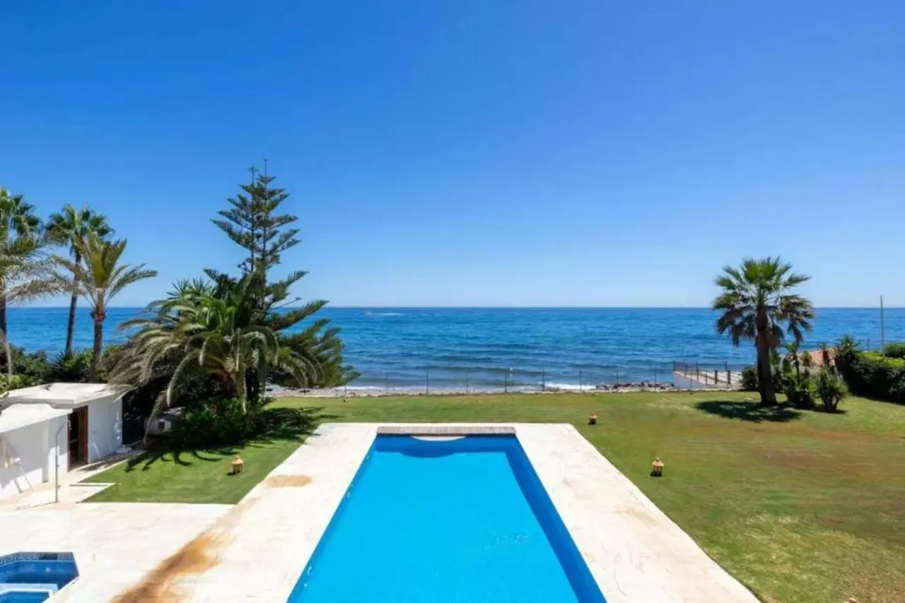 The Palace Marbella - Lavish Beachfront Villa Estepona