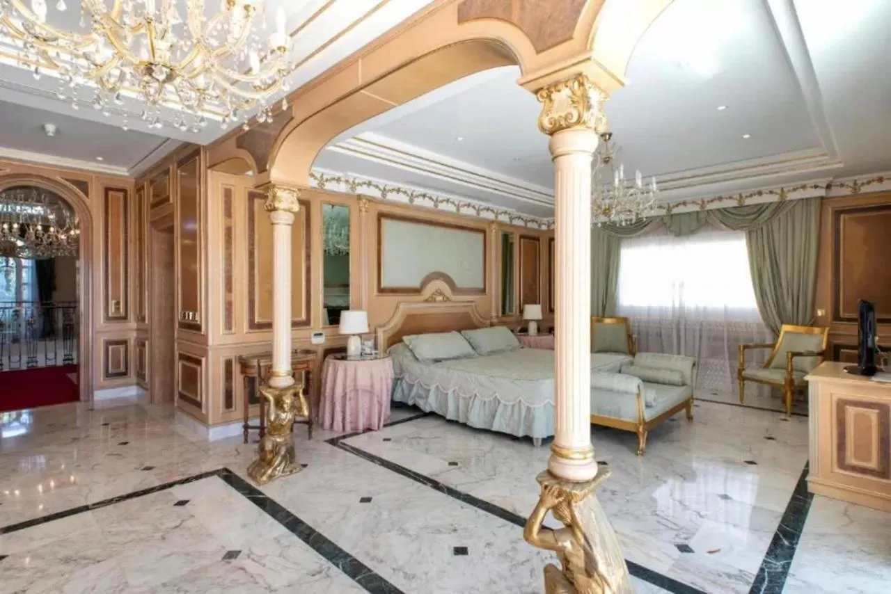 The Palace Marbella - Lavish Beachfront Villa Estepona Spain