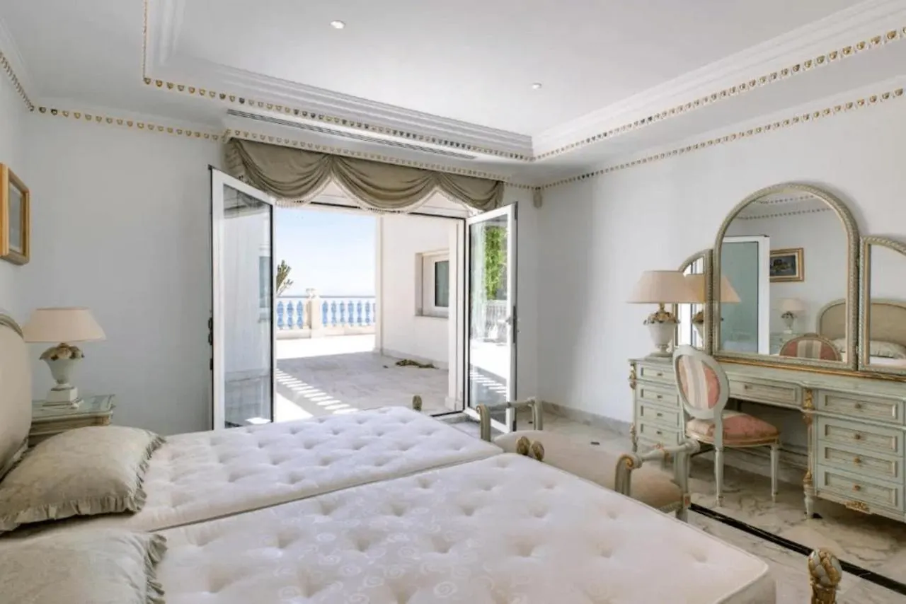 The Palace Marbella - Lavish Beachfront Villa Estepona