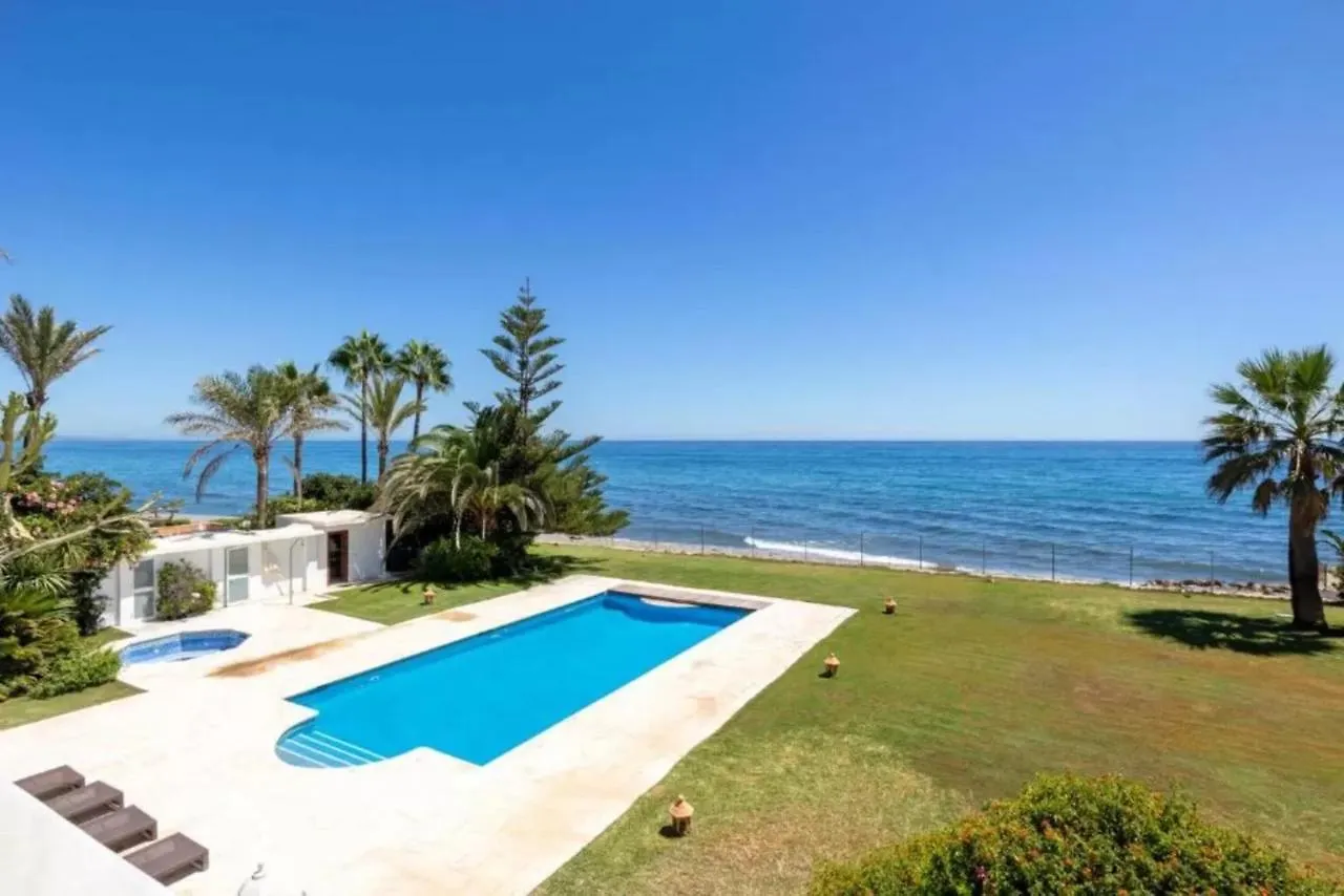 The Palace Marbella - Lavish Beachfront Villa Estepona