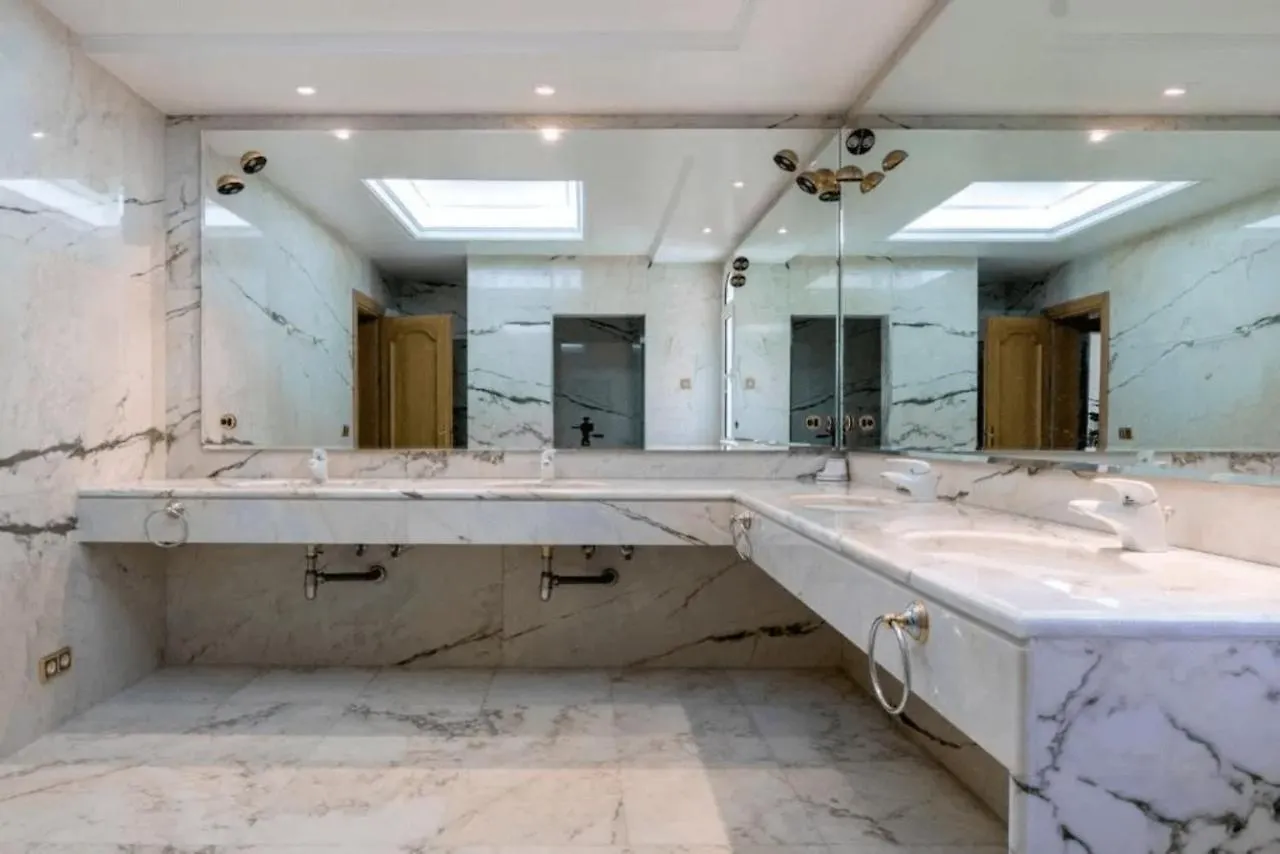 The Palace Marbella - Lavish Beachfront Villa Estepona