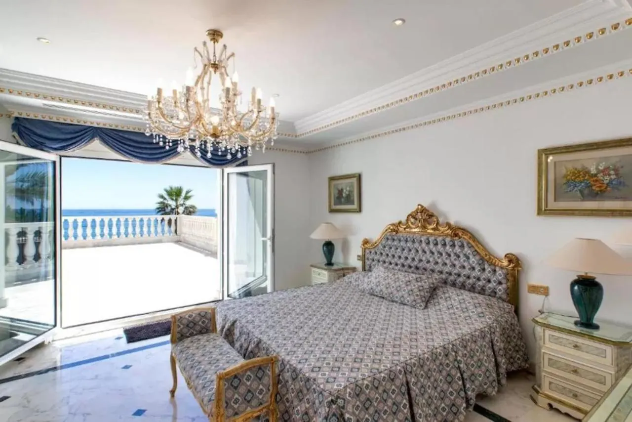 The Palace Marbella - Lavish Beachfront Villa Estepona