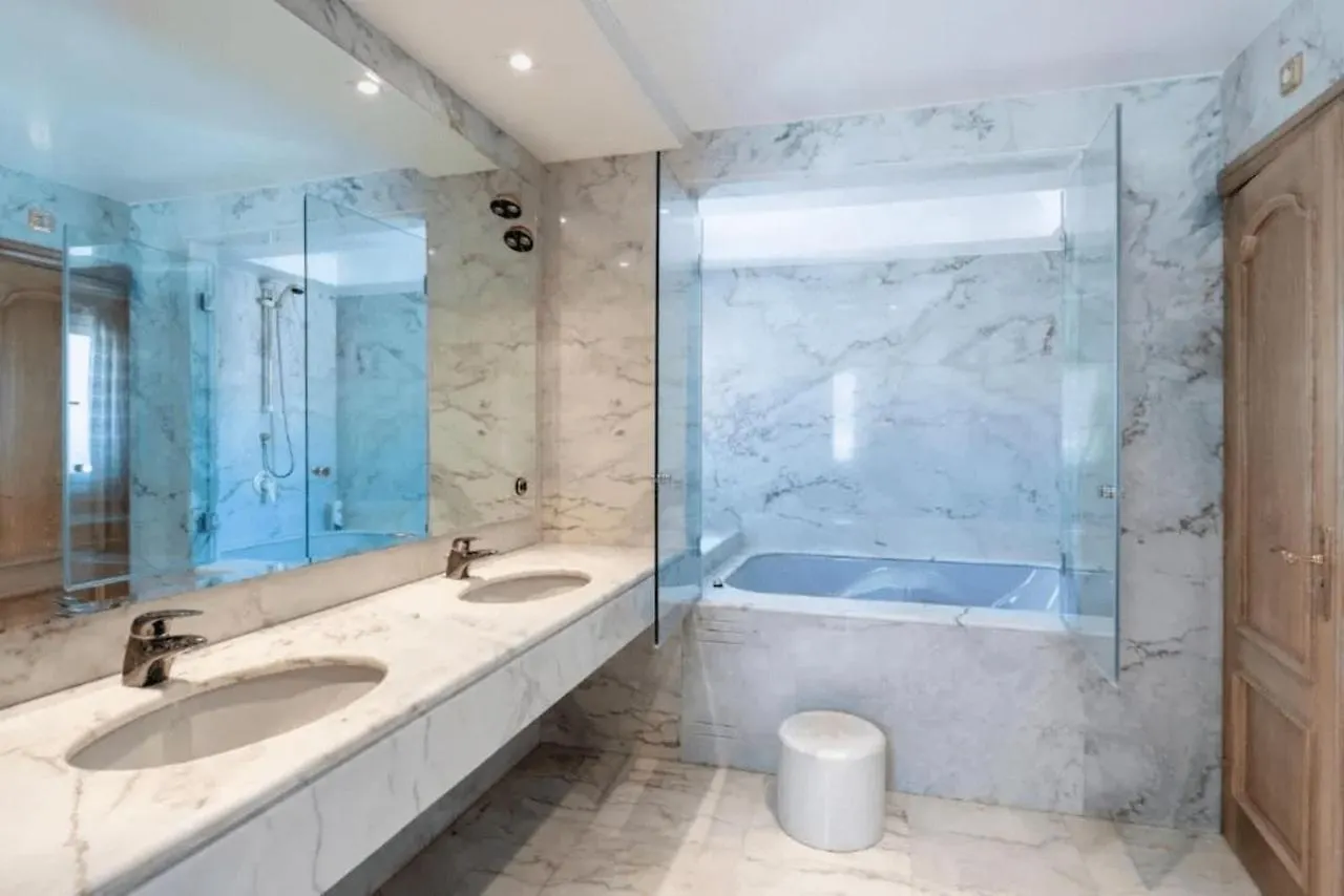 The Palace Marbella - Lavish Beachfront Villa Estepona 0*,